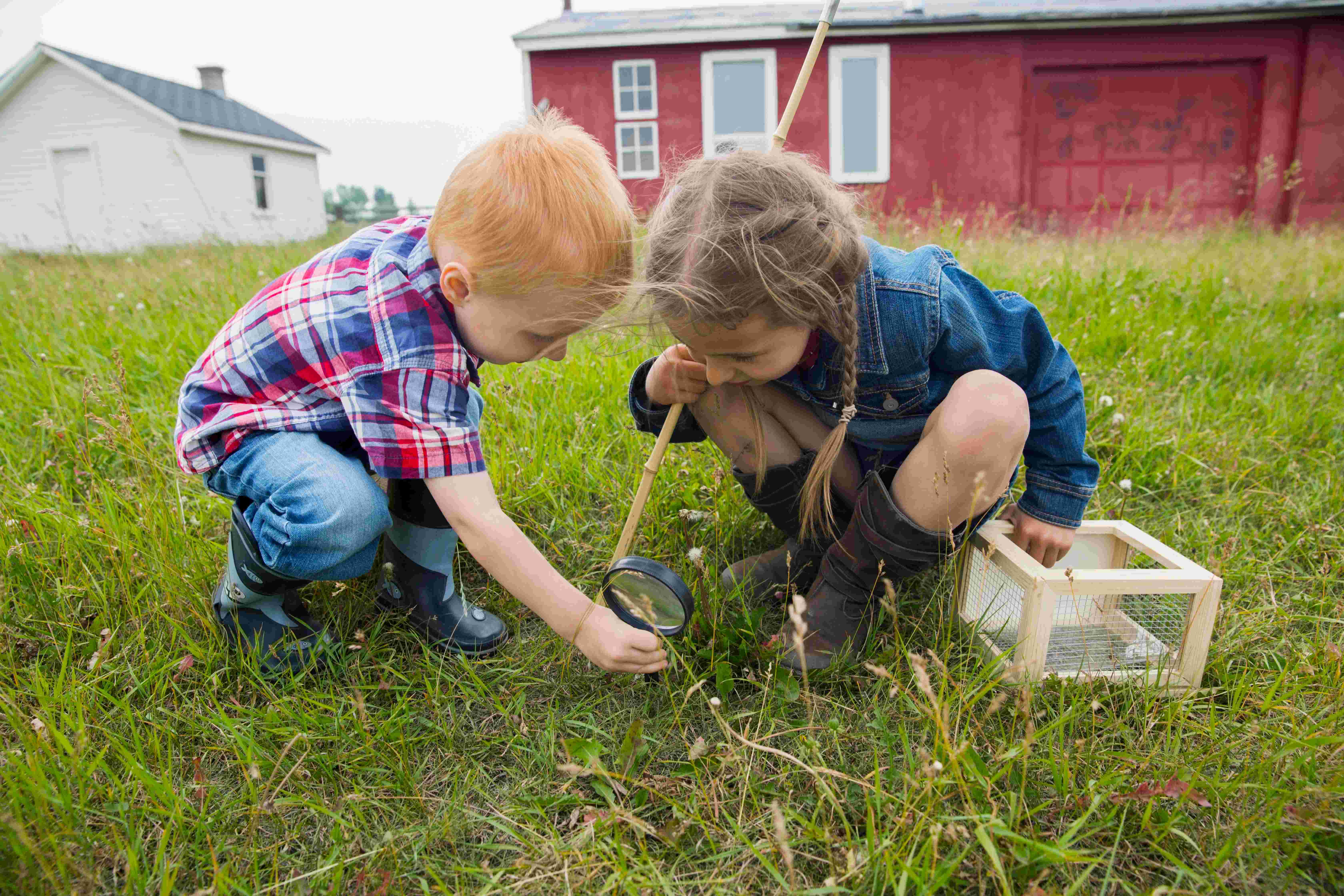 children doing STEM activities 